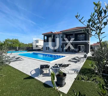 ZADAR, MURVICA - Vila s bazenom i velikom okućnicom! - cover