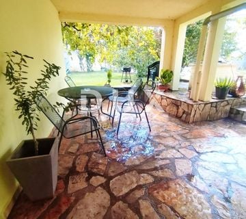 ZADAR, GORNJI KARIN - Apartmanska kuća s 5 stambenih jedinica - cover