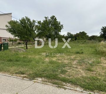 ZADAR, ZEMUNIK G. - Građevinsko zemljište uz cestu! - cover