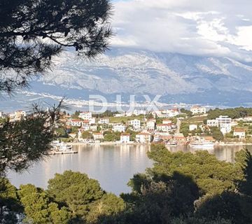 OTOK BRAČ - Građevinsko zemljište na prekrasnoj lokaciji 100 metara od mora s građevinskom dozovolom! - cover