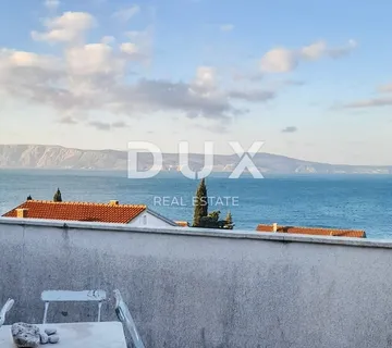 NOVI VINODOLSKI - Prostrani stan s pogledom na more, 150 m od plaže - cover