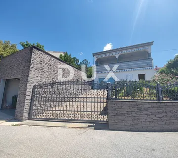 Novi Vinodolski, Klenovica - Uređena kuća s dva apartmana i garažom - cover