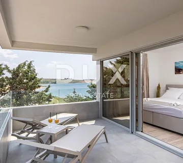 OTOK PAG, POVLJANA - Troetažni stan 95m2, 1. red do mora - cover