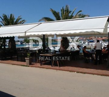 BIBINJE, ZADAR - TOP LOKACIJA! Uhodani restoran s apartmanima 1. red do mora - cover