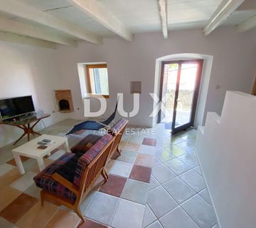 OTOK KRK, MALINSKA - Autentična kuća s dvorištem i divnim kamenim detaljima - cover