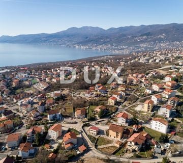 RIJEKA, KASTAV - građevinsko zemljište 2.451 m2 + 1.930 m2 s pogledom na more za stambenu zgradu - stanove / apartmane / obiteljsku kuću / villu! PRILIKA!!!  - cover