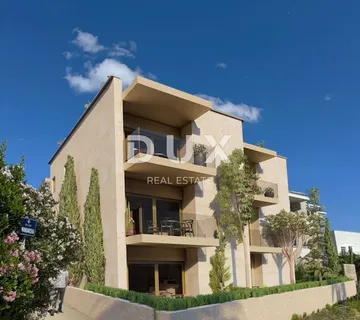 PAG, MANDRE - moderan stan prvi red do mora, novogradnja, terasa, parking, pogled na more - cover