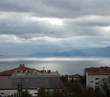 SRDOČI- stan 140m2 DB+3S s panoramskim pogledom na more + okućnica 175m2 za najam - cover