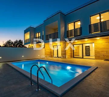 VODICE - vila sa bazenom  - cover