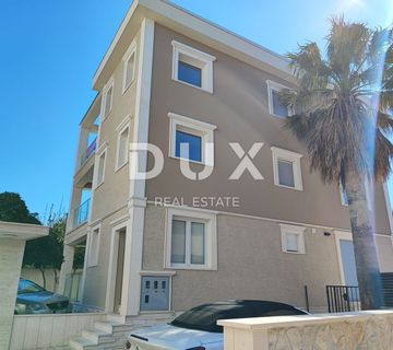 OTOK PAG, NOVALJA, CENTAR - samostojeća kuća s tri apartmana i bazenom - cover