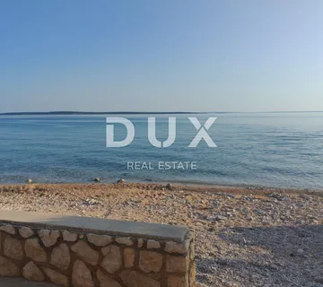 PAG, MANDRE - novogradnja s pogledom na more, 10 m od obale, terasa, parking - cover