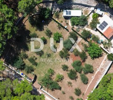 OTOK KRK, GRAD KRK (okolica) - MASLINIK, 1400 m2, sa pomoćnim objektom, samo 150 metara od mora, rijetkost u ponudi, jedinstvena prilika, sniženo!!! - cover