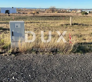 ZADAR, VRSI - Građevinsko zemljište uz glavnu cestu! - cover