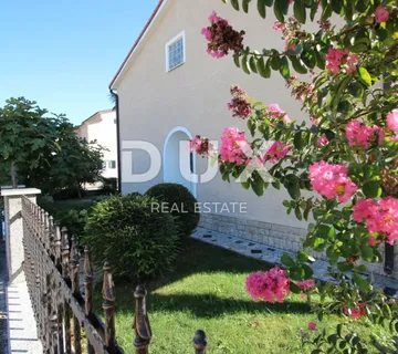 ISTRA, POREČ - Apartmanska kuća nedaleko od centra i predivnih plaža - cover