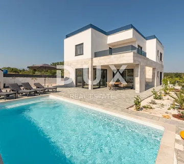 ZADAR, POLJICA BRIG - LUKSUZNA VILA S BAZENOM  - cover