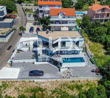 CRIKVENICA, KVARNER - Moderna vila s bazenom i panoramskim pogledom na more (kuća + apartman) - cover