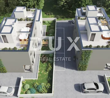 ZADAR, PRIVLAKA -Troetažni stan u blizini mora, S5 - cover