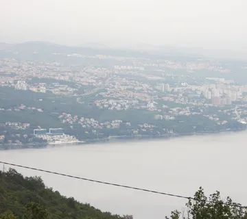 OPATIJA, VEPRINAC, ŠIMETIĆI- građevinsko zemljište 804m2 s pogledom na more za obiteljsku kuću/ apartmane/ kuću za iznajmljivanje- odmor s bazenom - cover