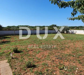 ISTRA, PULA - Građevinsko zemljište stambene namjene 600 m2 - cover