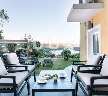 VOLOSKO- etaža, četiri stambene jedinice, OKUĆNICA, PARKING!!! - cover