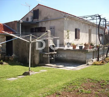 OTOK KRK, GRAD KRK - Samostojeća kuća sa vrtom u centru - cover