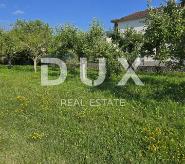 ISTRA, OPRTALJ - Građevinsko zemljište s dozvolom i izgrađenim temeljima - cover