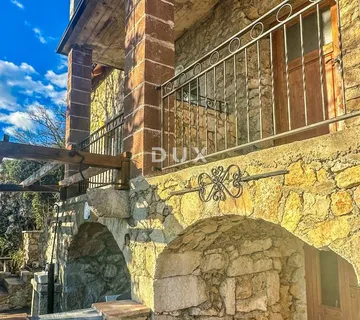 CRIKVENICA, BELGRAD - dva apartmana s pogledom na more + dvorište + kuća za adaptaciju! PRILIKA!!! - cover