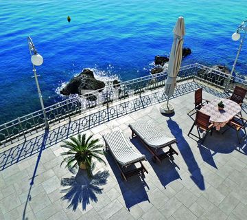 OPATIJA, IČIĆI - Luksuzan stan s vlastitom plažom, za dugoročni najam - cover