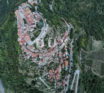 ISTRA, MOTOVUN - Autentična prilika u srcu Motovuna – kameni niz s vrtom i pogledom koji ostavlja bez daha - cover