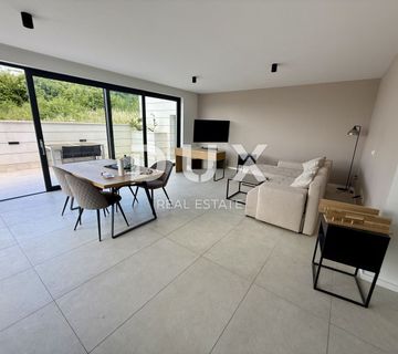 CRIKVENICA - Ekskluzivna nekretnina s bazenom i garažom! - cover