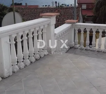 CRIKVENICA - Kuća sa 3 apartmana 200 m od mora - cover