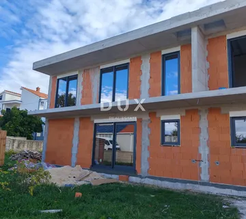 ZADAR, VRSI - Vrhunska dvojna kuća s pogledom na more i okućnicom! - cover