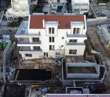 ROGOZNICA, STIVAŠNICA – Stan u prizemlju s bazenom i pogledom na more - cover