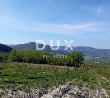 ISTRA, MOTOVUN, OKOLICA - Kompleks građevinskog i poljoprivrednog zemljišta na osami s pogledom na Motovun - cover