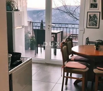 CRIKVENICA, BELGRAD - dva stana s balkonima s pogledom na more + dvorište! PRILIKA! - cover