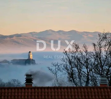 NOVI VINODOLSKI, BRIBIR - kuća sa tri stana, pogledom i bazenom - cover