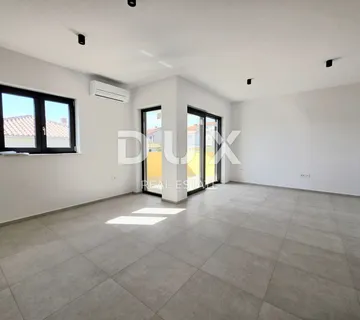 ISTRA, ŠTINJAN - Savršen spoj luksuza i komocije, 2SS+DB stan s privatnom garažom udaljen svega 500m od uređenih plaža i dugih šetnjica uz more - cover