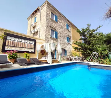 ISTRA, MARČANA - Retro kamena kuća u nizu - cover