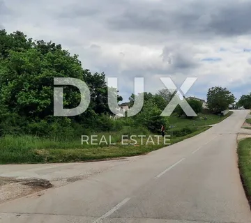 ISTRA, SVETA KATARINA, PIĆAN- građevinsko zemljište 1855m2 za obiteljsku kuću / kuću za iznajmljivanje sa bazenom  - cover