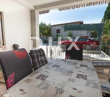 ZADAR, GORNJI KARIN - Katnica s tri apartmana u blizini mora - cover
