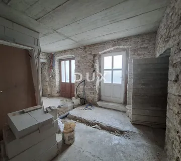 ISTRA, BALE - kuća i pomoćni objekt u centru - cover