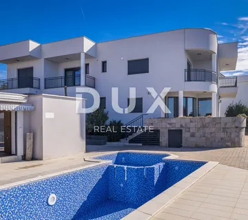 CRIKVENICA - Prostrana vila s panoramskim pogledom na more! - cover