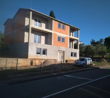 KRK, MALINSKA - Apartmanska kuća u roh bau fazi, 5 zasebnih jedinica! - cover