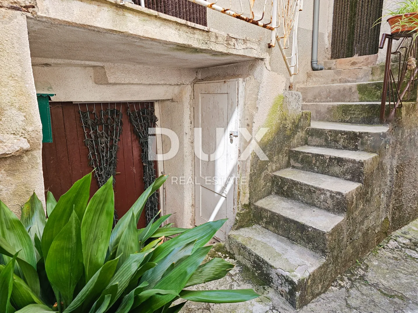 OTOK KRK, VRBNIK - Srce stare jezgre. Autentična kamena kuća, 2 ulaza, 80 m2 - cover