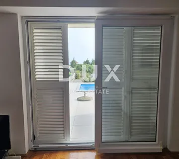 OTOK RAB, BANJOL - Apartmanska kuća, bazen, parking, pogled na more - cover