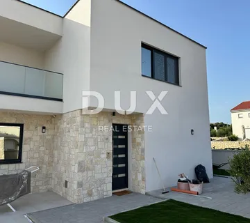 OTOK PAG, MANDRE - ekskluzivna dvojna kuća s bazenom. - cover