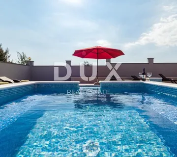 ISTRA, PULA - Prostrana kuća sa dva stana  - cover