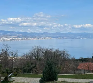 OPATIJA, OPRIĆ- zemljište 620m2 S GRAĐEVNOM DOZVOLOM!!!! i pogledom na more  - cover