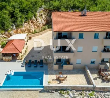 OTOK KRK, KLIMNO - villa 400m2 s 6 apartmana, prekrasnim pogledom na more i bazenom + okoliš 700m2 - cover
