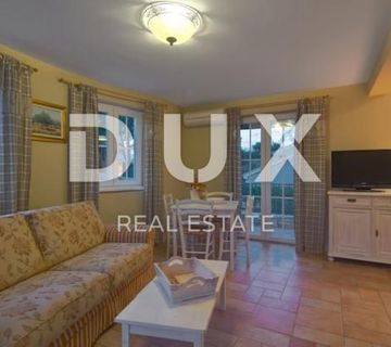 DALMACIJA, HVAR - Kamena vila na osami s bazenom i okućnicom - cover